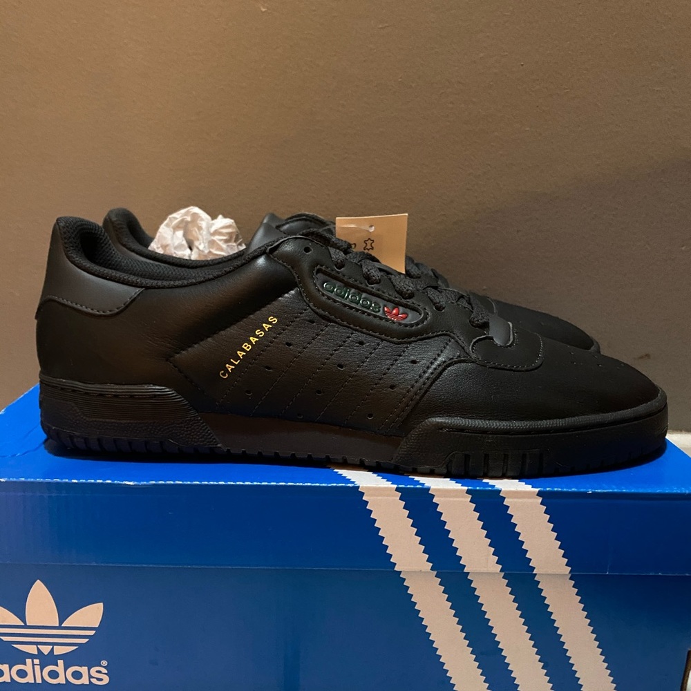YEEZY POWERPHASE SIZE 10